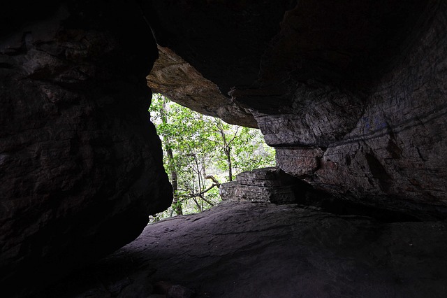 Pohled z nitra jeskyně